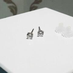10金 ホワイトゴールド モアサナイト ダイヤモンド ピアスの画像