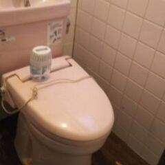 トイレのタイル壁床をクロス＆クッションフロアにしてくれる方!