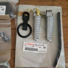 ヤマハ YZF-R6　2008モデル　純正　スペアーパーツ　リペアパーツ　まとめて　バラ売り不可　タンデムステップと、残り外装系？の画像