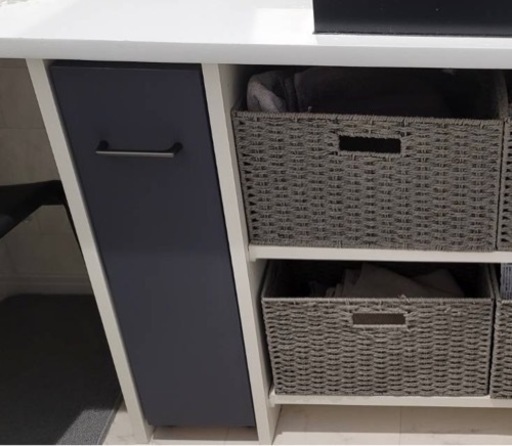 オーダーできます。合板で製作するスライド収納