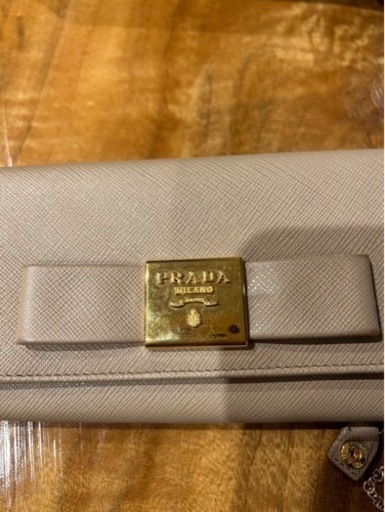 PRADA財布