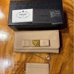 PRADA財布