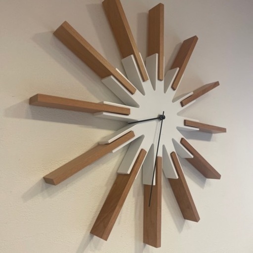 新品同様インターフォルム壁掛け時計