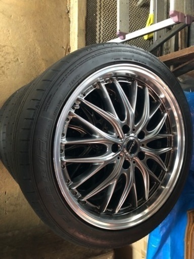 車のパーツ タイヤ、ホイール