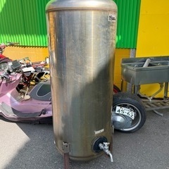 雨水タンク　ステンレス　高さ158センチ