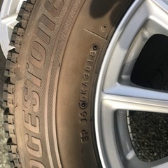 日産ノートに使用していたスタッドレスタイヤとアルミホイールセット美品如何ですか？の画像