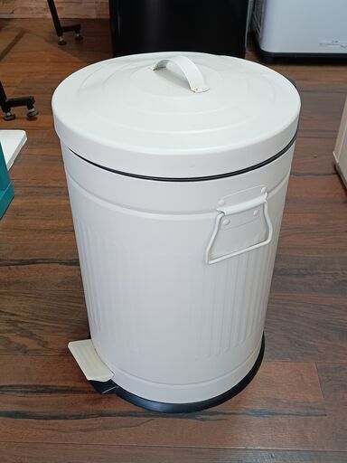 ペダル式  ダストボックス　　サイズ（約）幅30×奥37×高44　　■近隣配送無料 買取GO‼　栄和店