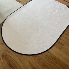 【ほぼ新品】ウォッシャブル楕円ラグの画像