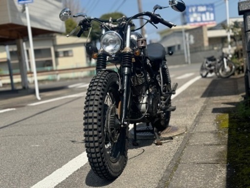 ヤマハ SR400 ボバー 1JR 2型　OVERマフラー　デイトナリアサスに変更