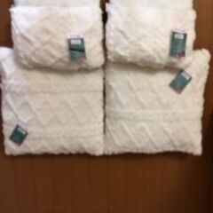 背あてクッション×２、フットウォーマー×２　差し上げます