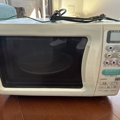 ヴィエラ32型TV、電子レンジ、湯沸かし器、無印良品洋服タンス、カセットコンロの5点セットの画像