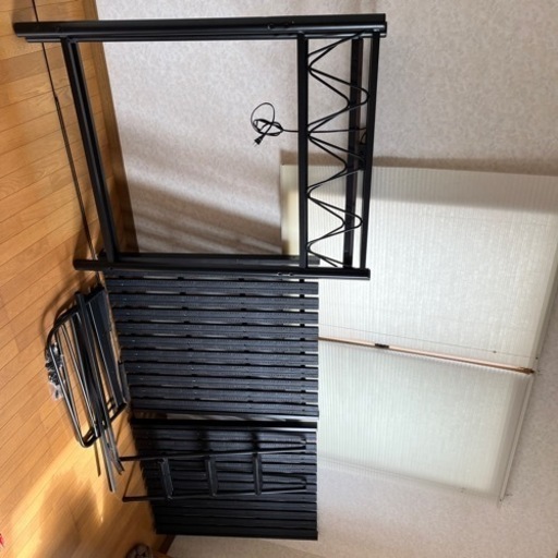 【さらに値下げしました‼︎】軽バンに入るくらいの長さに解体済みです。黒ロフトベッド　階段、コンセント付き《美品》