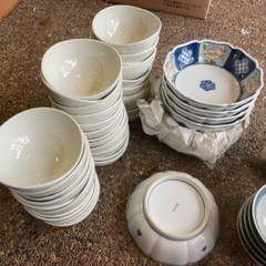 近江八幡市より、一つ100円、陶器、色々たくさん、の画像