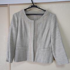 ワンピースとジャケットの画像