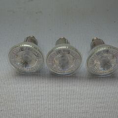 E11・LEDのスポットライト３個・暖色系
