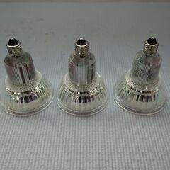 E11・LEDのスポットライト３個・暖色系の画像