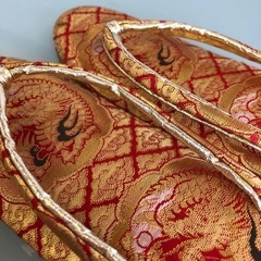 草履 和装小物 七五三 着物 七歳 三歳 和装 金色 赤 和柄 お洒落 21cm 子供用 箱無し 表は美品 イベント 中古品 ラスト1点 かっこいいの画像