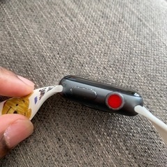 Apple Watch Series 3（GPS + Cellularモデル）- 38mmスペースグレイアルミニウムケースの画像