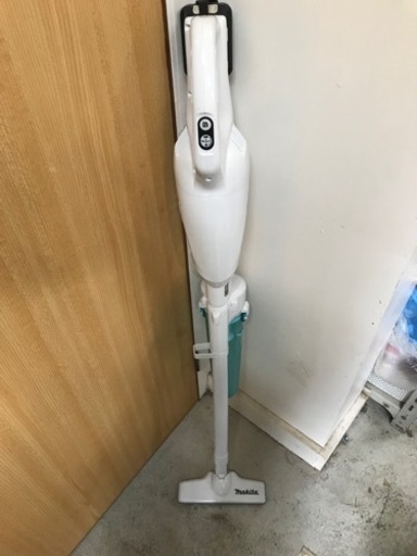 【‼️中古美品‼️】マキタ コードレス掃除機  サイクロンアタッチメント付きCL108FD