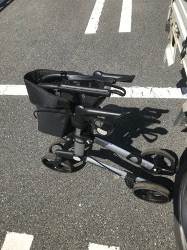 折りたたみ式歩行車　ジェミノ