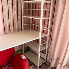 本が沢山おける机です。の画像