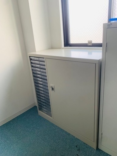 オフィス用キャビネット 引き出しと扉のコンビ書庫 鍵付き