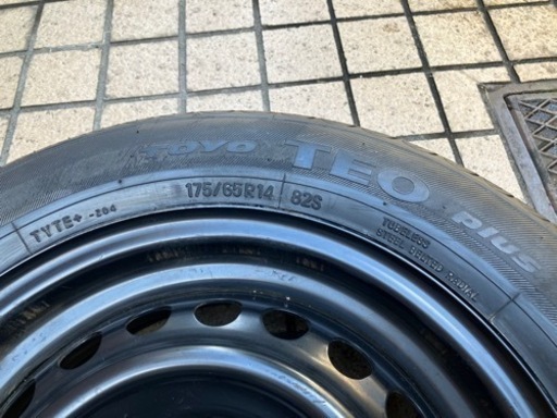 車のパーツ タイヤ、ホイールセット　4本