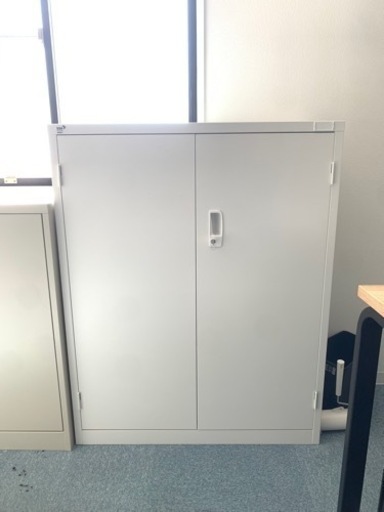 オフィス用両開き書庫 キャビネット 戸棚 鍵付き