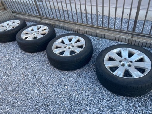 車のパーツ タイヤ、ホイール