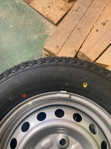 車のパーツ タイヤ、ホイール