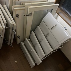 食器棚の画像