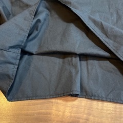黒の服の画像