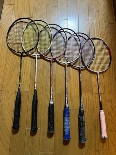 部活デビューの方とか、男性でも女性でもYONEXバドミントンラケット6本とラケットバック