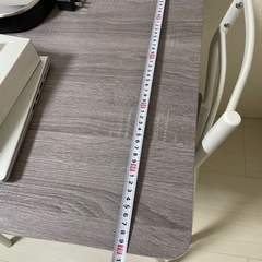 テーブル&イス2脚の画像