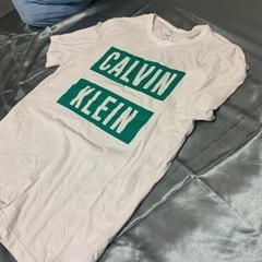 カルバン・クラインTシャツ