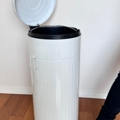 大型ゴミ箱の画像