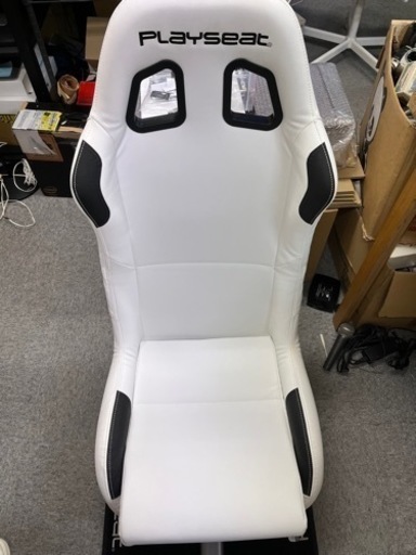 プレイシート　エボリューション　Playseat　 Evolution ホワイト　