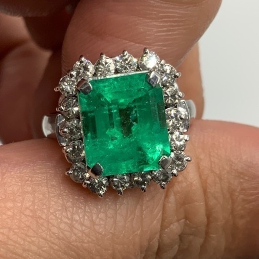 売り切れました。Pt900 プラチナ900 エメラルド　リング　大粒　5.75ct ダイヤ0.9ct 8.2g 約14号