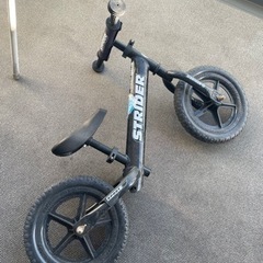 黒ストライダー