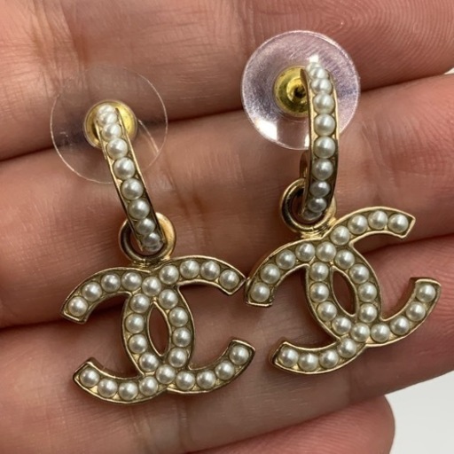 売り切れました。シャネルCHANEL ココマークピアスF21P 箱