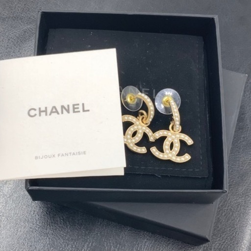 売り切れました。シャネル　CHANEL ココマークピアス　F21P 箱
