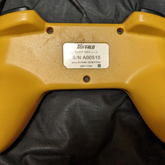🎮️PC用コントローラー🎮️BUFFALO ゲームパッド　BSGP1001　イエローの画像