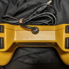 🎮️PC用コントローラー🎮️BUFFALO ゲームパッド　BSGP1001　イエローの画像