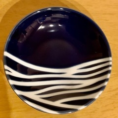 粋な美濃焼小皿2枚セット。幅90mm。高さ23mm。美品。欠けなどありません。の画像