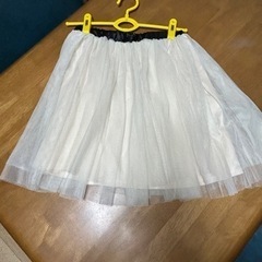 パーカーワンピとノースリーブワンピとロンＴとスカートセットの画像