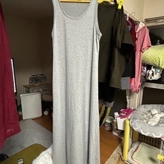 パーカーワンピとノースリーブワンピとロンＴとスカートセット