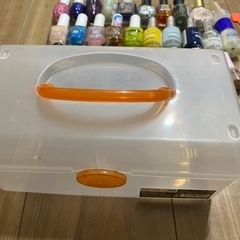 マニキュア28色、オマケ付きの画像