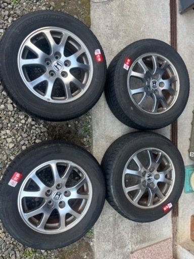 車のパーツ タイヤ、ホイール