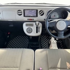 パステルカラーの可愛い軽自動車の画像