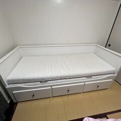 ダブルベッドとマットレス (IKEA)